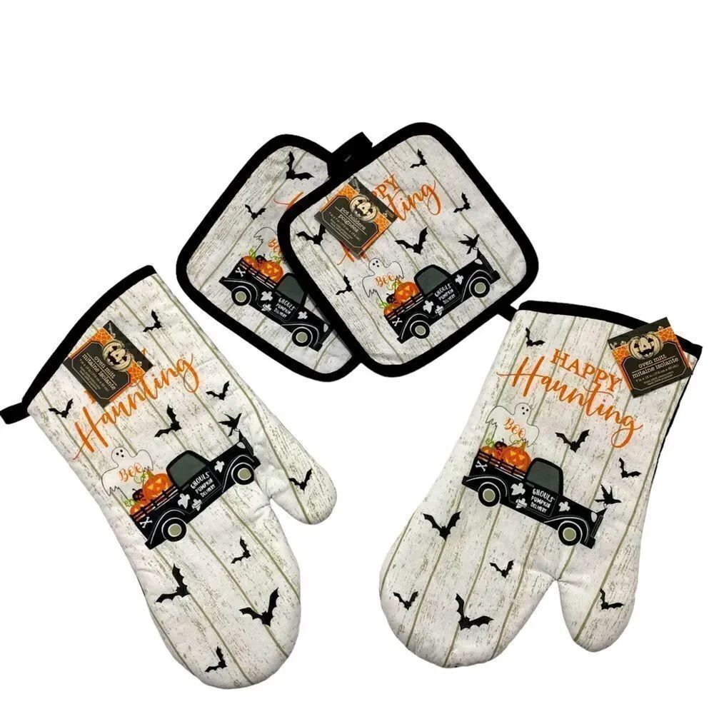 NWT Halloween 4 Piece Pot Holder/ Oven Mitt Set Ghost & Bats